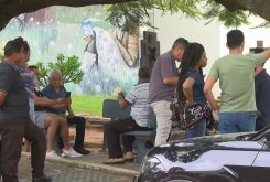 Família aguarda chegada do corpo de Aparecida Maria Pires a Belo Horizonte para despedida — Foto: TV Globo/ Reprodução
